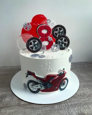 Колесо сладости: фотографии торта, олицетворяющего мотоциклистическую страсть.