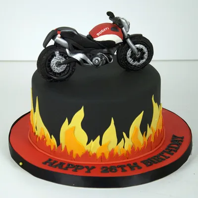 Поехали в мир сладости: фото торта в виде мотоцикла, который завораживает.
