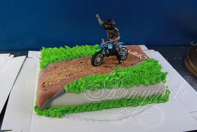 Фото торта в виде мотоцикла в формате PNG