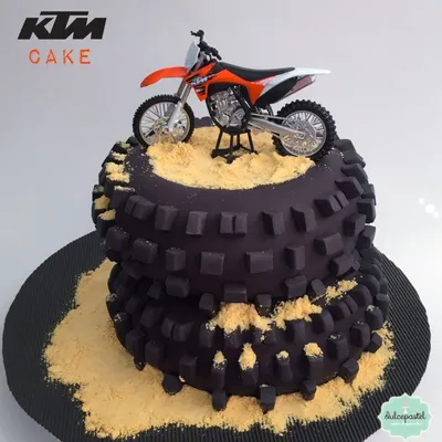 Уникальная фотк торта в виде мотоцикла на 2024 год