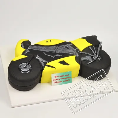 Реалистичное изображение мотоцикла из торта в 4K разрешении
