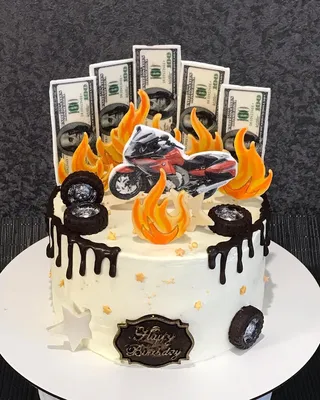 Великолепный арт-модерн торта в форме мотоцикла на фото