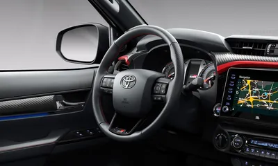 Toyota Hilux впервые получил бензиновый мотор в России :: Autonews