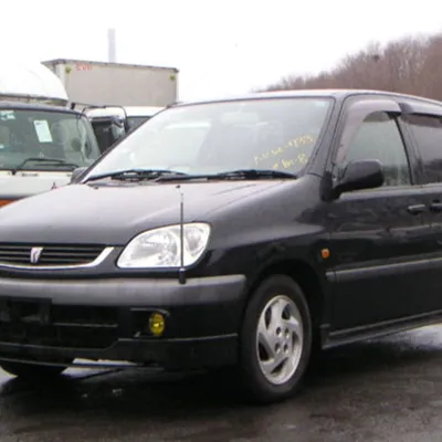What are the pros and cons of a 2001 Toyota Raum? | Monitor