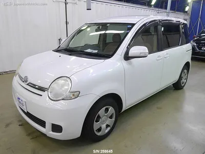 CHIANG MAI, THAILAND -JANUARY 26 2017: New Product Of Toyota Automobile, Toyota  Sienta Mini MPV Van. On Road No.1001, 8 Km From Chiangmai City. Stock  Photo, Picture and Royalty Free Image. Image 70492236.