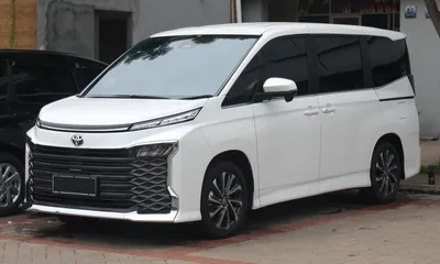 File:2022 Toyota Voxy (Indonesia) front view.jpg - Wikipedia