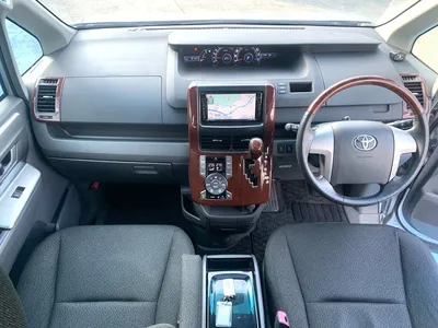 New Toyota Noah Hybrid Aero Body pictures, Interior photo and Exterior image