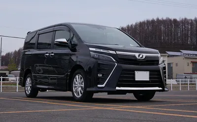 Toyota Voxy 2014, 1.8 литра, Решил впервые написать отзыв, 99 л.с.,  Саратов, бен., вариатор CVT, тип кузова Минивэн (Микроавтобус+Автобус),  руль правый