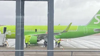 Самолёт \"Победы\" задел крылом трап в аэропорту Калининграда