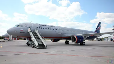 Трап повредил обшивку готовящегося к вылету из Самары в Москву самолета