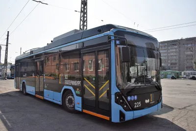 Как в Екатеринбурге ходит новый троллейбус с автономным подходом |  Областная газета