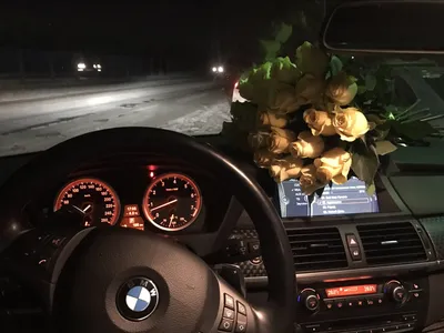 Букет цветов в машине ночью - 81 фото