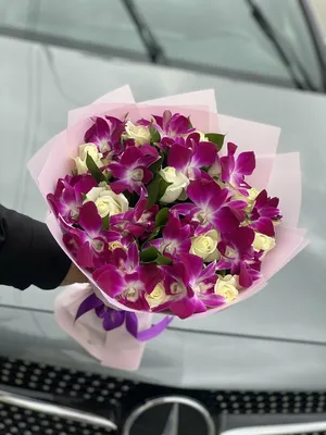 Свадебное украшение автомобиля с гортензиями, розами и тюльпанами купить с  доставкой в СПб