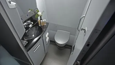 Где туалет в самолёте