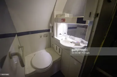Кто моет туалеты в самолете? | TravelManiac | Дзен