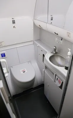 Пожаротушение мусорного отсека в туалете самолета / Блог / Pozhproekt.ru