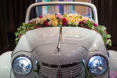 Современное украшение машин на свадьбу - 67 фото