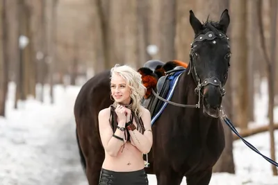 [74+] Ульяна тригубчак фото на коне фото