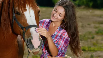 Картинки девушка, лошадь, настроение, улыбка, длинные волосы - обои  1280x1024, картинка №272267
