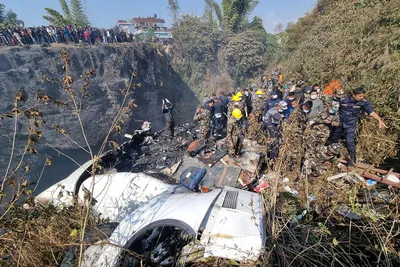 В Сочи при посадке самолет упал в русло реки и загорелся: 18 пострадавших,  сотрудник аэропорта умер в больнице - KP.RU