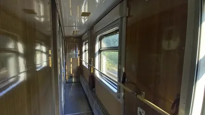 Иллюстрация вектора серого транспорта пассажирского вагона поезда железной  дороги Flat на белом фоне Иллюстрация вектора - иллюстрации насчитывающей  станция, паровоз: 189628581