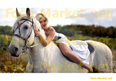 Бритни Спирс верхом на коне в бикини — новые фото | HELLO! Russia