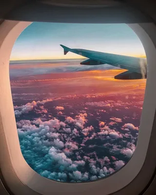 Вид из самолета в город. Фотографии передвижения самолета Стоковое Фото -  изображение насчитывающей облака, облако: 155921738