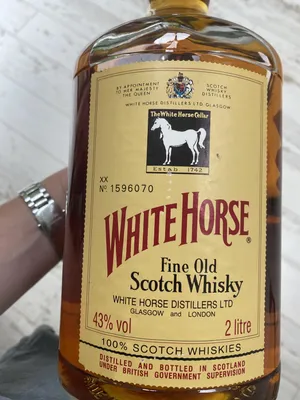 Виски White Horse шотландский купажированный 40% в подарочной упаковке, 1л  + стакан - купить с доставкой в Самаре в Перекрёстке