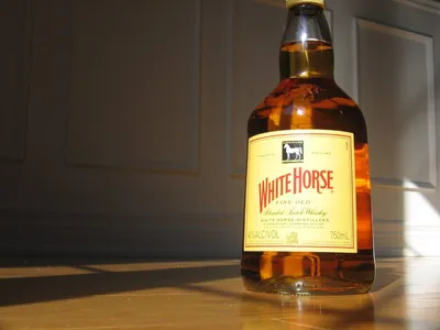 Vintage Bottle - White Horse Distillers Fine Old Scotch Whisky White Horse  0,75 lt. - COD. 5385 - Enoteca Bevi Bene