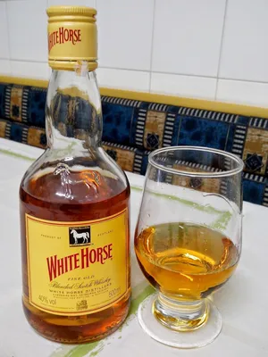 Виски White Horse Blended Scotch Whisky 0.5 л (Уайт Хорс купажированный  шотландский виски), купить в магазине в Иркутске - цена, отзывы
