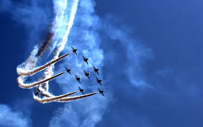 Военные самолеты в небе: обои, фото, картинки на рабочий стол в высоком  разрешении