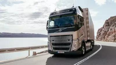 Серийные грузовики Volvo обзавелись системой предупреждения о столкновении  - Автомобильные новости