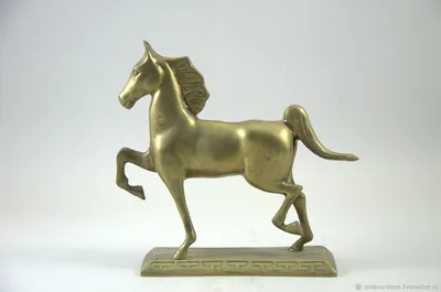 Богатырский мощный конь тяжеловес с …» — создано в Шедевруме