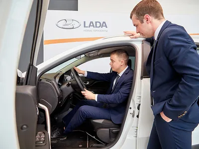 АвтоВАЗ ощутимо снизил цены на все автомобили Lada, выгода до 200 тыс.  рублей. Пока только для сотрудников | PHP.RU