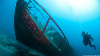 Затонувший в океане самолет» — создано в Шедевруме