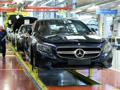Mercedes-Benz заморозил свою работу в России