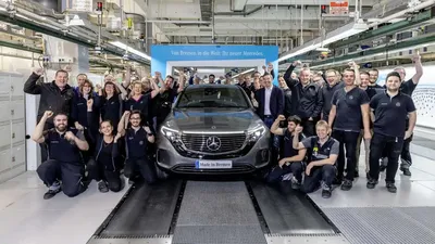 Mercedes-Benz остановит заводы из-за дефицита сырья на праздники