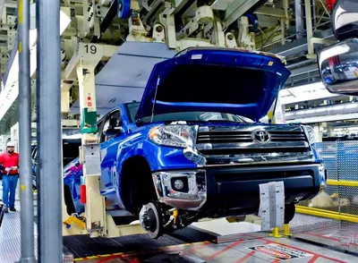 Toyota возобновит выпуск машин после взрыва на предприятии в Японии -  Газета.Ru | Новости
