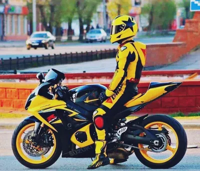 Желтый мотоцикл 