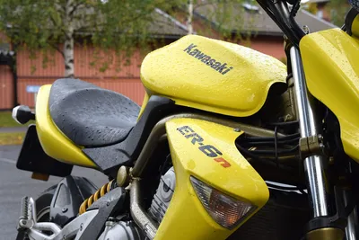 Желтый мотоцикл: Великолепные обои для телефона или планшета
