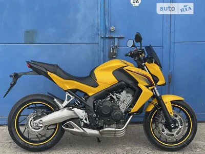Рисунок желтого мотоцикла в стиле арт