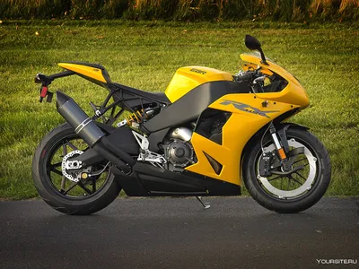 Фото желтого мотоцикла в стиле арт