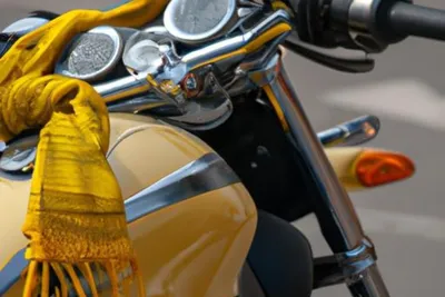 HD фото желтого мотоцикла на Mac