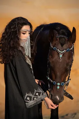 Молодая женщина и лошадь стоковое фото. изображение насчитывающей  красивейшее - 27475728