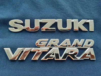 Знак дилерских полномочий Suzuki против голубого неба Редакционное Фото -  изображение насчитывающей соучастник, логос: 96702316