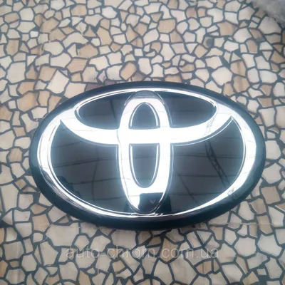 Логотип Toyota Camry Hybrid 2019 года выпуска для рынка Великобритании и  Ирландии. Фото 29. VERcity