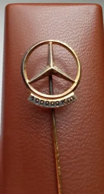 AUTOBOOM Знак значок эмблема Mercedes Мерседес 70 мм черный глянец