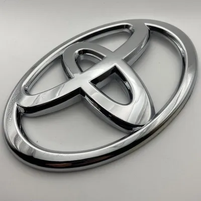 Фотообои \"Логотип Toyota на черном автомобиле\" - Арт. 700561 | Купить в  интернет-магазине Уютная стена