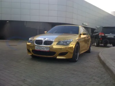 Красивая золотая машина BMW , …» — создано в Шедевруме