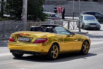 Brabus отдыхает! В Украине заметили полностью золотой Mercedes G-Class